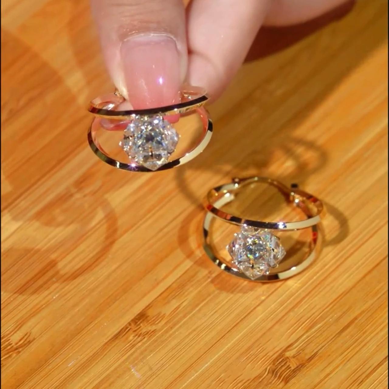 White zircon Earring  (24K GOLD PLATED)